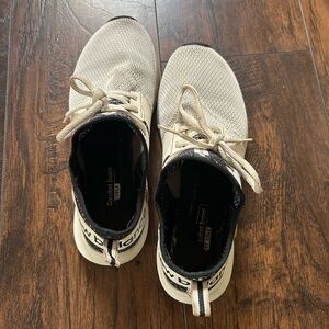 New Balance Womans 9 Cheetah Sneaker